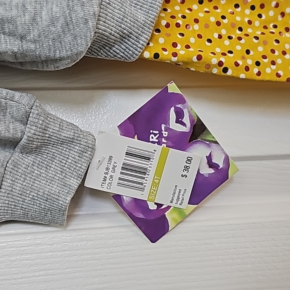 Gray and Yellow Outfit - Picture 10 of 13